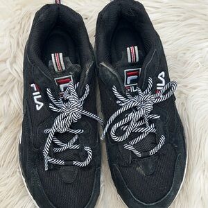 Fila Women’s Ray Tracer Sneakers, Black/White/Fila Red